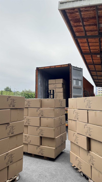 Loading containers Loading containers